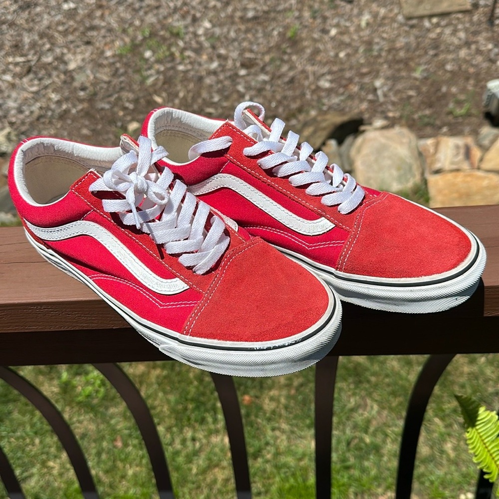 Men’s Red Vans Old Skool size 9.5